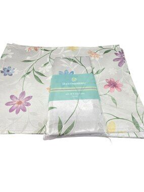 Blossoms & Blooms Set Of 4 Floral Napkins and 8 18x13 Placemats jj4349